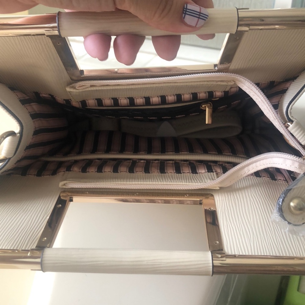 Purse - Picture 2 of 4